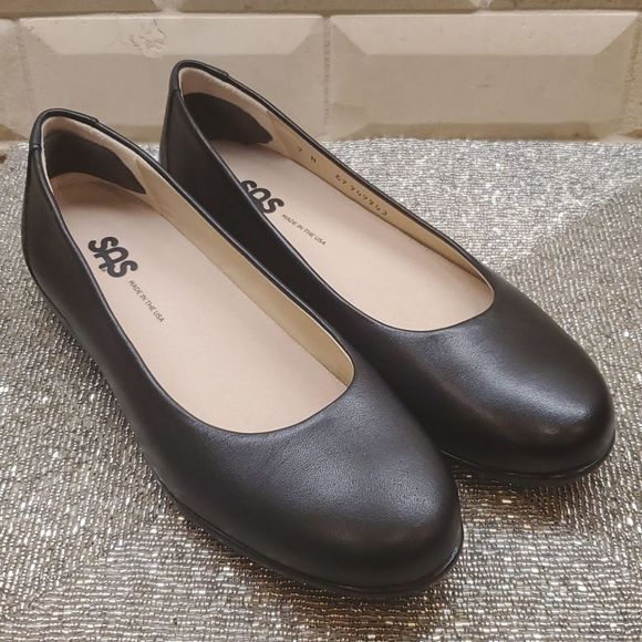 SOLD!! SAS Scenic Black Leather Ballet Flat - Size 7N - Picture 1 of 8